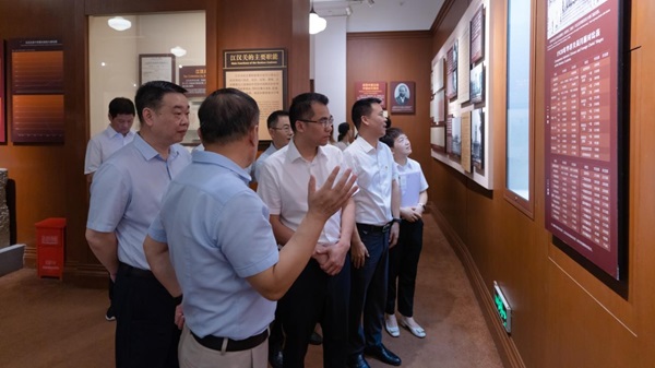 �����������¾�����˹��