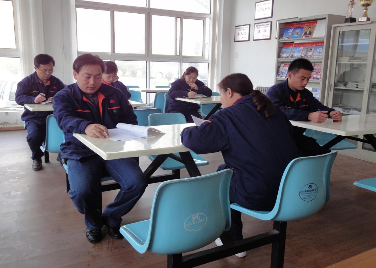 �����������¾�����˹��