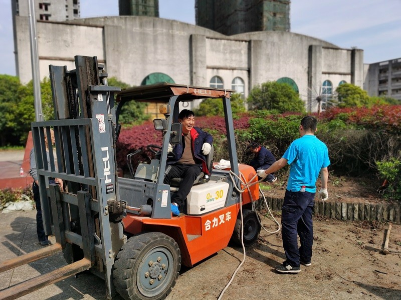 �����������¾�����˹��